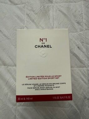 CHANEL N°1 De Chanel Sport Set - White with Red Accents